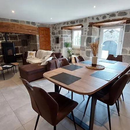 Pour 6 Personnes A 15 Min Daurillac Cantal